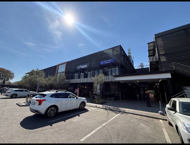 73M² OFFICE TO LET IN PARKTOWN NORTH
